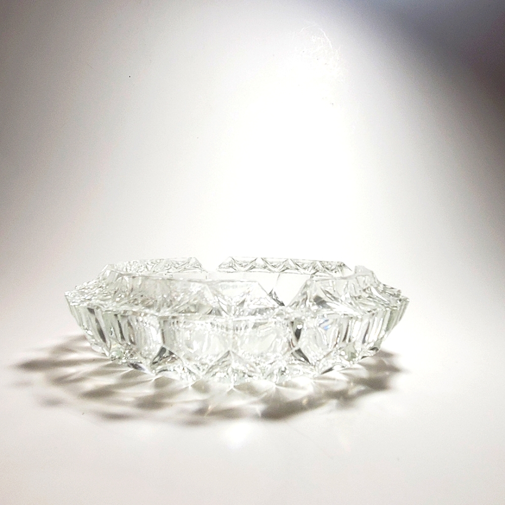 VINTAGE Mid-Century Heavy Clear Cut Glass Vintage Ashtray 7" Starburst Pattern